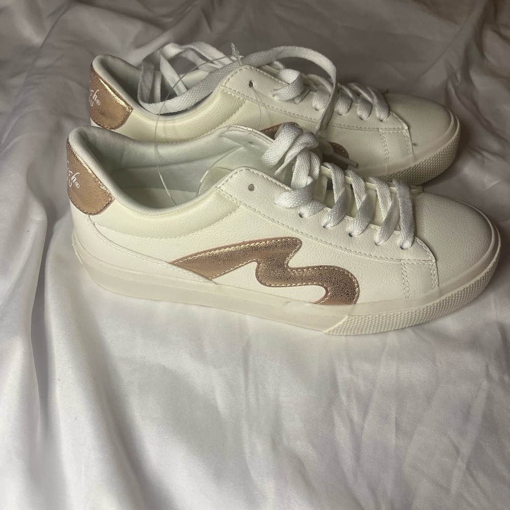 ✨Elegant White and Gold Women's Sneakers
